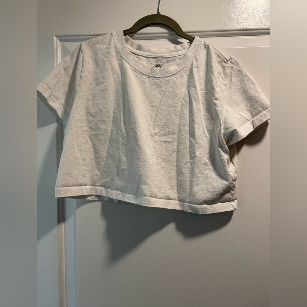 Cropped Urban Outfitters White T-shirt